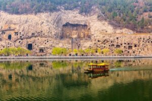 Longmen Grottoes di China: Terdapat 2.300 Gua dan Lebih dari 100 Ribu Patung