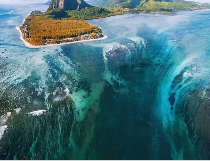 Denmark Strait Cataract: Keajaiban Air Terjun Terbesar dan Tertinggi di Dasar Laut