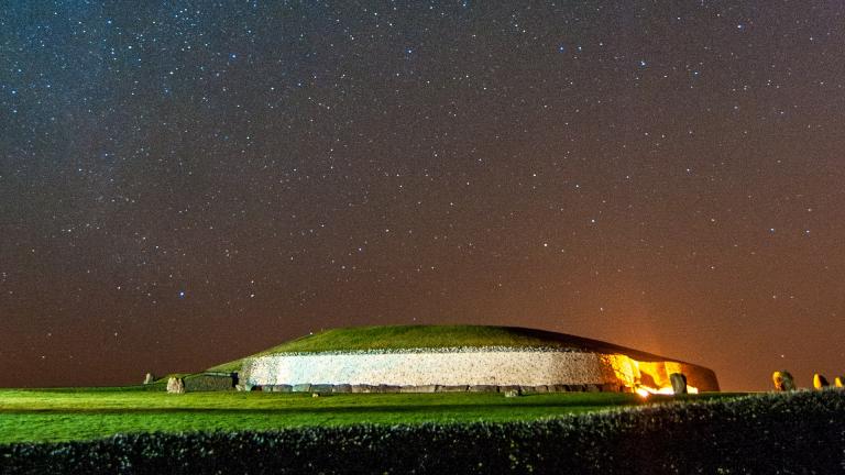 NEWGRANGE: KEAJAIBAN MEGALITIK IRLANDIA