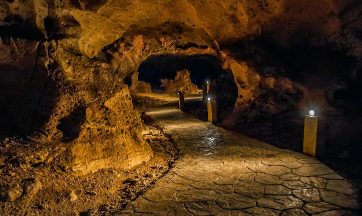 Perjalanan ke Kedalaman Gua Green Grotto, Jamaika