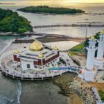 Keajaiban Masjid Terapung di Atas Laut, Sensasi Ibadah dengan Pemandangan yang Indah Ada di Padang!