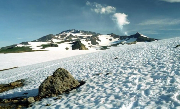 Keajaiban Gua Es Gunung Mutnovsky, Rusia