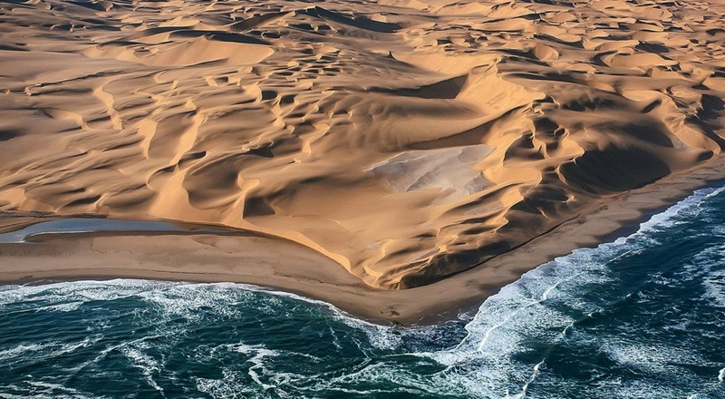 Keajaiban Gurun Pasir di Namibia Berbatasan dengan Laut